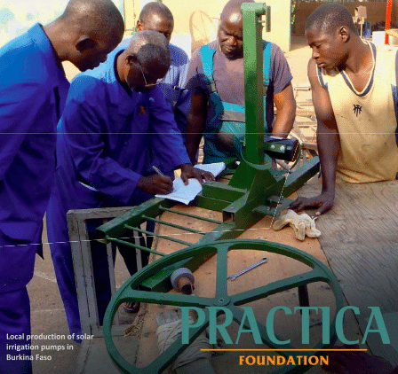 Cover picture annual report 2017 - building solar pumps in Burkina Faso